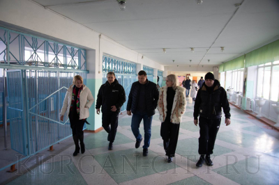 Временно исполняющий полномочия главы города Кургана Антон Науменко проверил ремонты школ