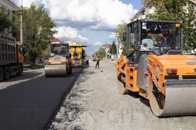 На улице К.Мяготина на участке от Красина до Томина проводят укладку нижнего слоя асфальта