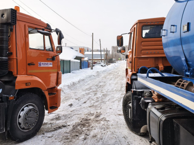 Бригады «Тепловых сетей» проводят сварочные работы по устранению дефекта на магистрали Север 2