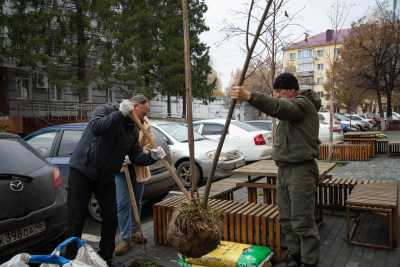 Журналисты и общественники внесли свой вклад в озеленение города