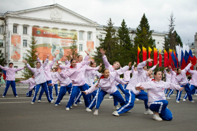 «С днем рождения, любимый Курган!» Открытие Дня города прошло на центральной площади