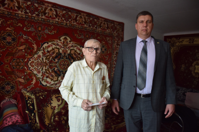 Юбилейные медали находят своих героев