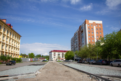 В Кургане продолжаются работы по благоустройству нового сквера для горожан