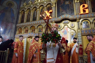Глава города Елена Ситникова приняла участие в пасхальном богослужении