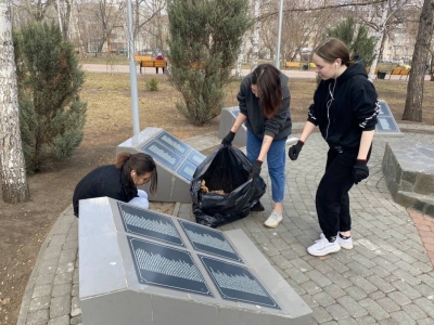 Дружно на субботник. В Кургане продолжается месячник по санитарной очистке