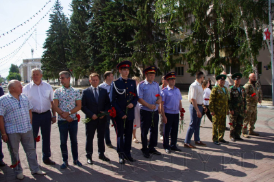 В День ветеранов боевых действий курганцы возложили цветы к Вечному огню