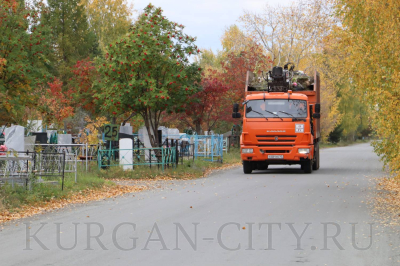 Территории курганских кладбищ приводят в порядок