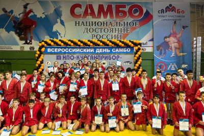 В Кургане отметили День самбо