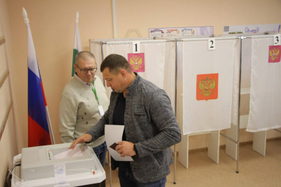 Глава города Кургана Антон Науменко принял участие в голосовании