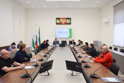 Управляющим компаниям поставлена задача оперативно вывозить снег с дворовых территорий