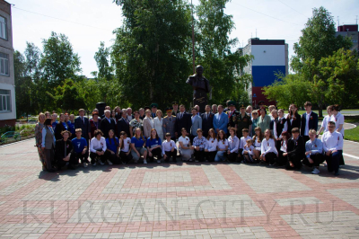 «Приказано жить». В Кургане открыли памятник нашему земляку, Герою России Виктору Дубынину