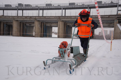 На Тоболе приступили к распиловке льда