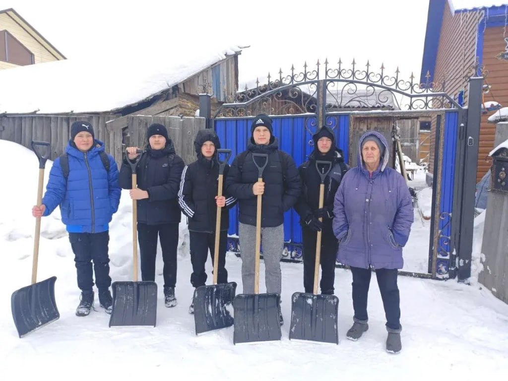 Волонтёры помогли матери погибших героев в Куртамыше