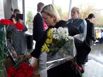 На здании школы № 48 открыли мемориальную доску в честь Евгения Ковалева