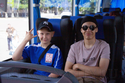 Курганские дети отправились в загородные лагеря отдыха