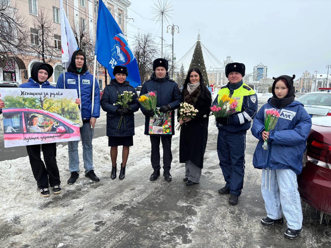 ГИБДД поздравила женщин-водителей с 8 Марта необычной акцией