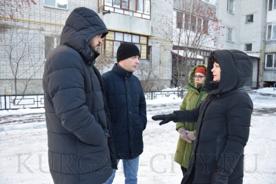 Глава города Елена Ситникова провела очередной субботний объезд по уборке дворов