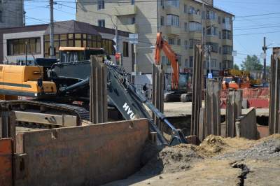 Бригады «Водного союза» продолжают работы по замене канализационного коллектора на перекрестке пр.Машиностроителей – ул.Дзержинского