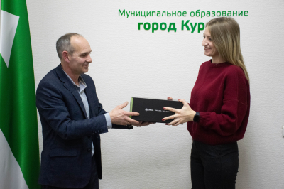 «Победа будет за нами!» Жене бойца СВО передали тепловизионный прицел