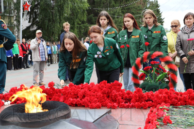 В День памяти и скорби курганцы возложили цветы и венки к Вечному огню
