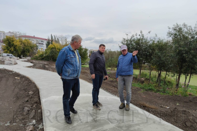 Временно исполняющий полномочия главы города Кургана Антон Науменко проверил ремонты дорог и работы по благоустройству