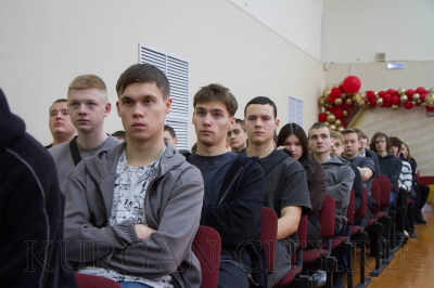 Глава города Кургана Антон Науменко встретился со студентами Курганского государственного колледжа