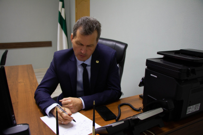 Директор департамента ЖКХ ответил на вопросы горожан во время горячей линии с населением