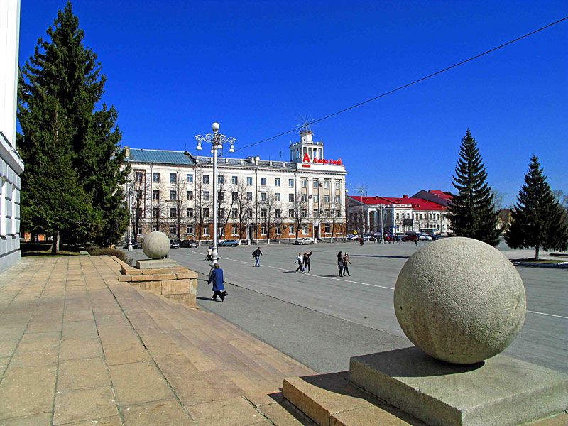 Вице-губернатор Курганской области поздравил женщин с 8 Марта