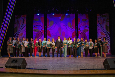 Глава Кургана Антон Науменко поздравил педагогов с наступающим профессиональным праздником