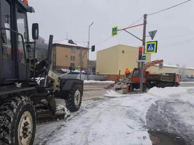 Дороги и тротуары. Дорожные службы продолжают уборку улично-дорожной сети города