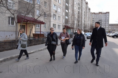 Директор департамента ЖКХ Роман Медведев проконтролировал уборку дворов