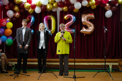 Председатель городской Общественной палаты Елена Моторина пожелала выпускникам счастливого пути