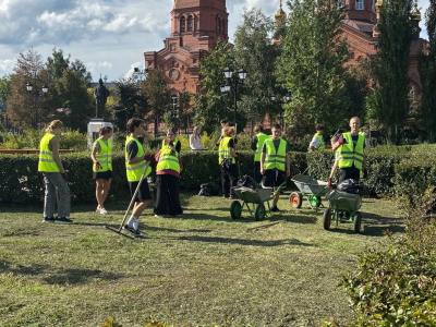 Акция «Я люблю Курган! - Трудовые отряды» помогает подросткам приобщиться к труду