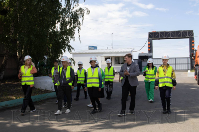 «В тренде с «Опорой». Курганские подростки знакомятся с городскими предприятиями, чтобы выбрать будущую профессию
