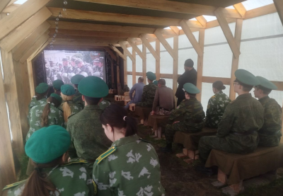 В микрорайоне Глинки при храме святой Матроны Московской работает летний кинотеатр