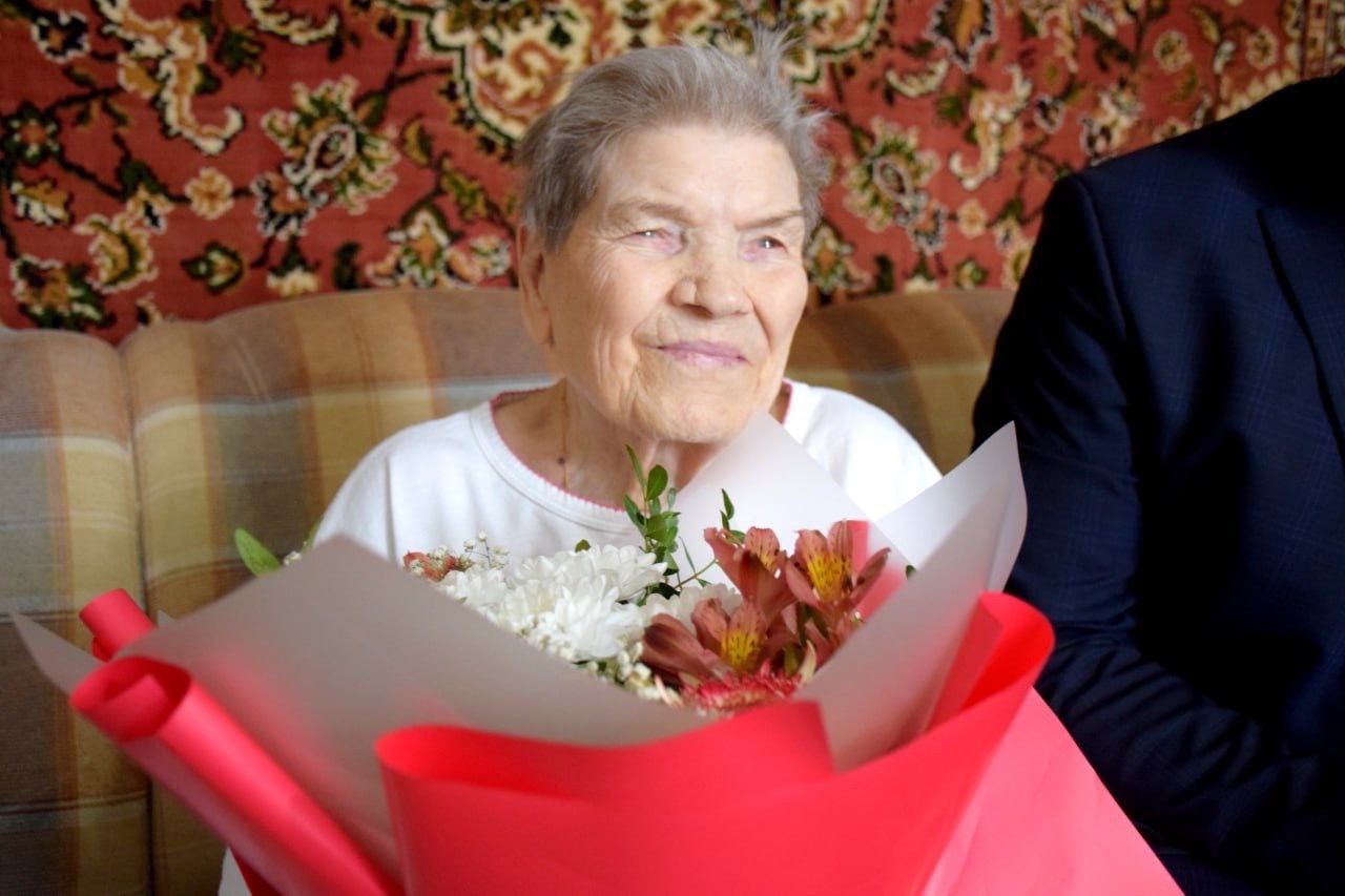 В Кургане отметили 95-летие труженицы тыла Евдокии Кононовой