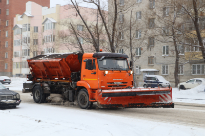 В Кургане круглосуточно приводят в порядок дороги и междворовые проезды
