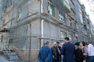 В Кургане ремонтируют фасады жилых многоквартирных домов