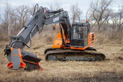Работы по окосу камыша и сухой растительности в Кургане продолжаются