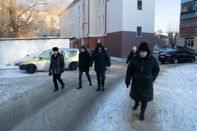 Городские власти ежедневно проверяют работу управкомпаний по уборке снега и наледи во дворах