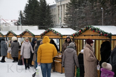На Центральной площади работает новогодняя ярмарка