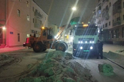 Дорожные службы продолжают очистку города от снега
