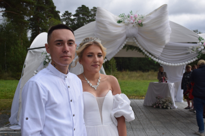 В День города в экопарке микрорайона Рябково прошла торжественная выездная регистрация брака