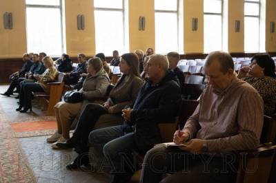 Заместитель главы города, директор департамента жилищно-коммунального хозяйства Роман Медведев провел рабочее совещание с управляющими организациями Кургана
