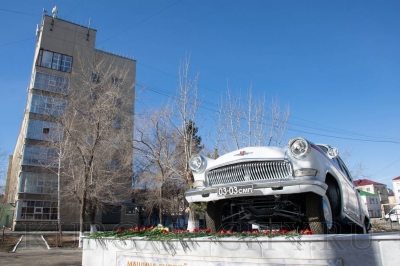 «Память должна быть доброй». В Кургане открыли памятник автомобилю скорой медицинской помощи