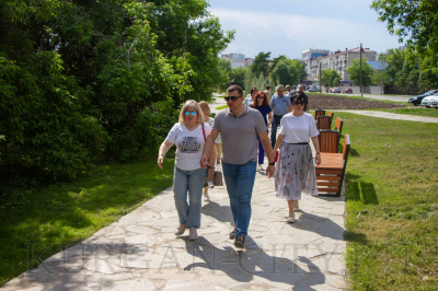 Глава города Антон Науменко в ходе рабочего объезда проверил работы по благоустройству и строительству дорог