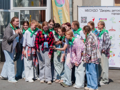 Старшеклассники Кургана на летних каникулах трудятся вожатыми