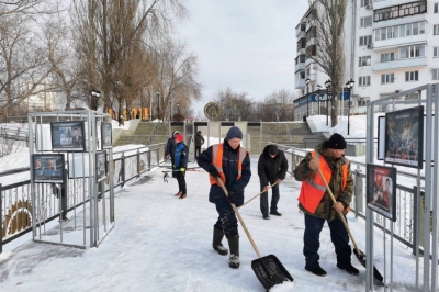 Дорожные службы продолжают ежедневно очищать улицы Кургана от снега и наледи