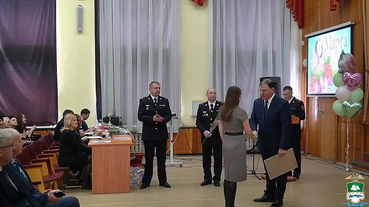 Сотрудницы полиции Курганской области отметили 8 марта ведомственными наградами