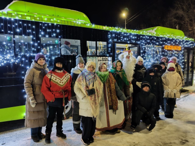 В праздничные дни курганцы могут прокатиться на новогоднем автобусе